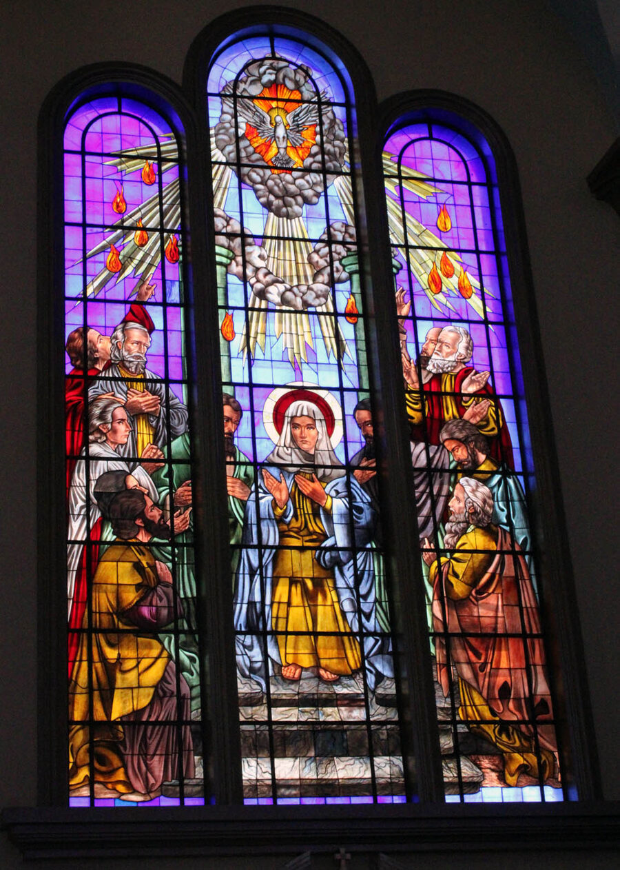 Vitral de la Basílica de Nuestra Señora de Suyapa (Tegucigalpa)