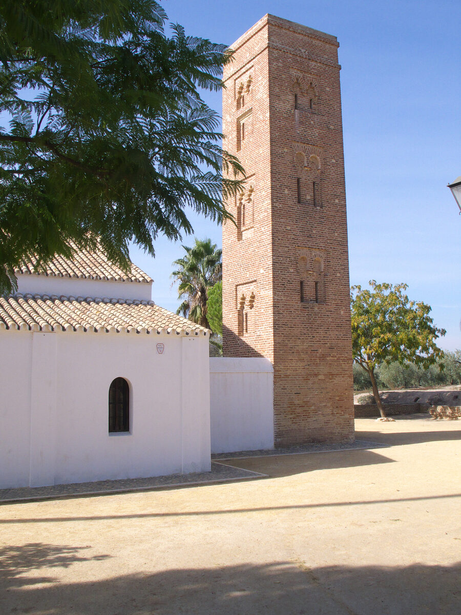 Ermita de Nuestra Señora de Cuatrovitas, con su alminar almohade (Bollullos de la Mitación)