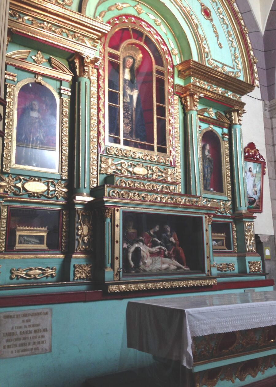 Altar de la Dolorosa del Colegio (Quito)