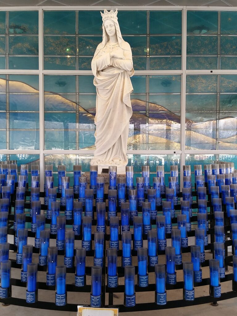 El Santuario Nacional de Nuestra Señora de La Salette en Att