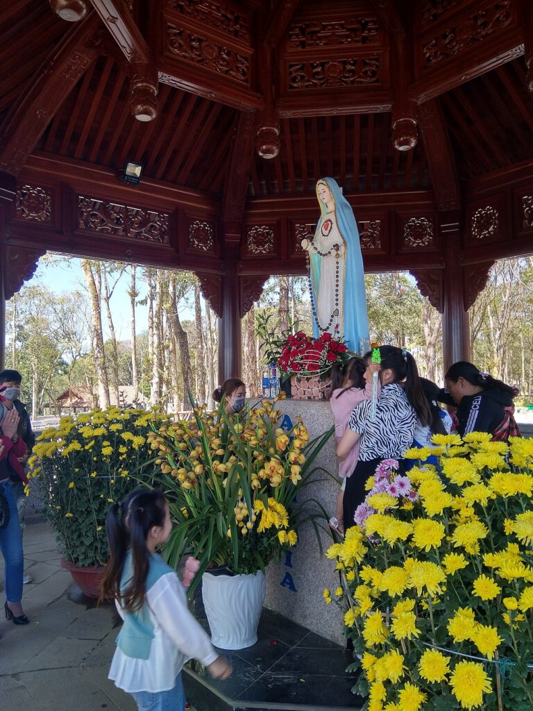 La imagen de Nuestra Señora de Măng Đen (Kon Tum, Vietnam)