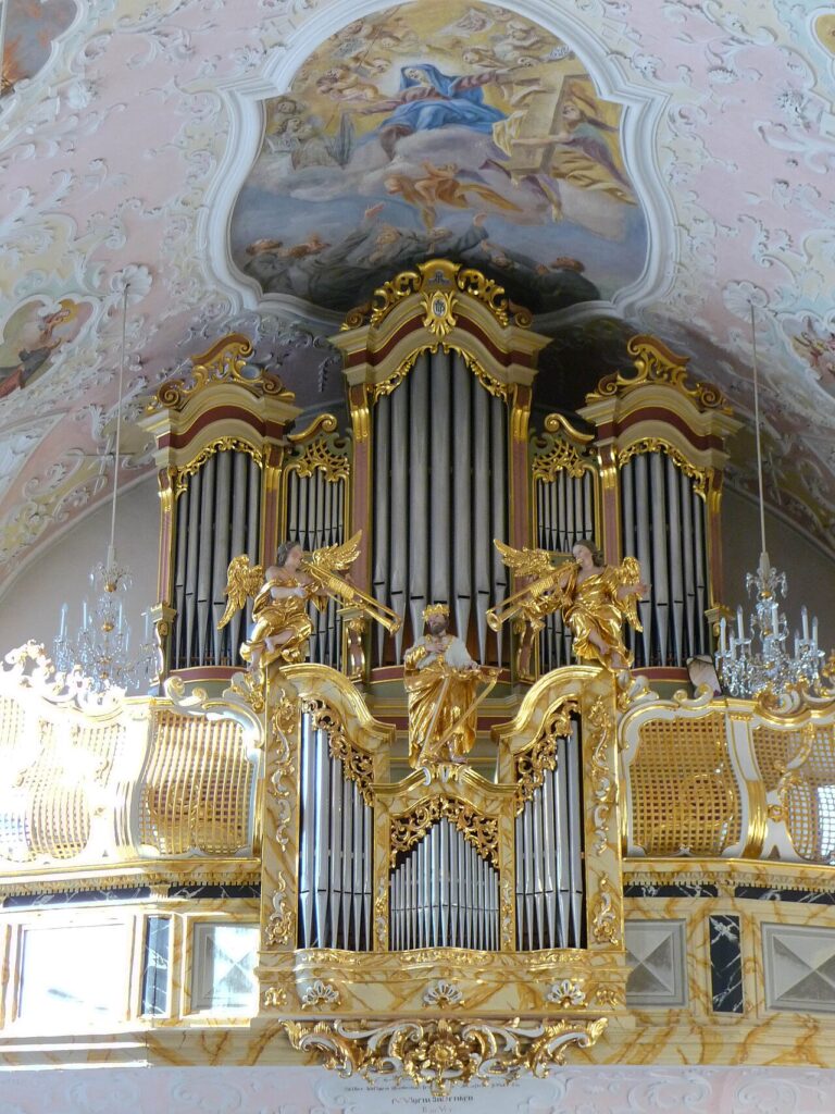 Interior de la basílica de Maria Luggau