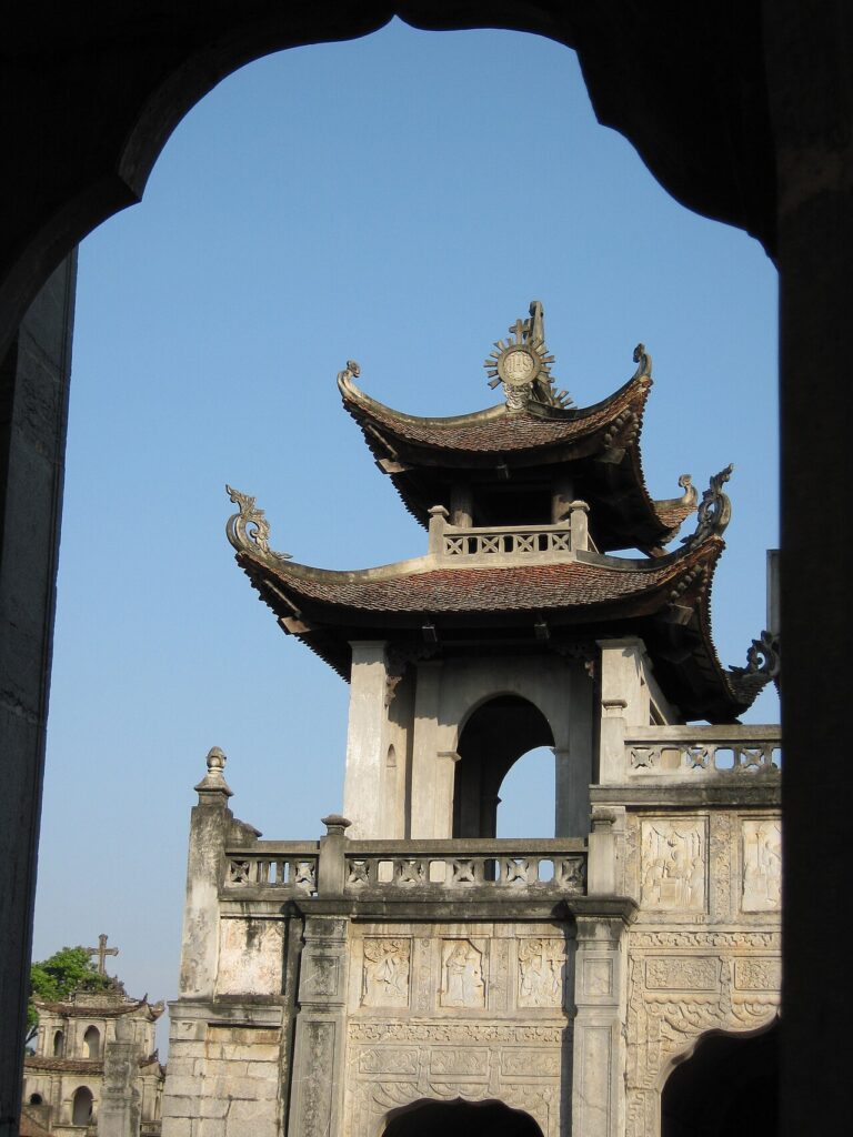 La catedral de Nuestra Señora del Rosario de Phát Diệm (Ninh