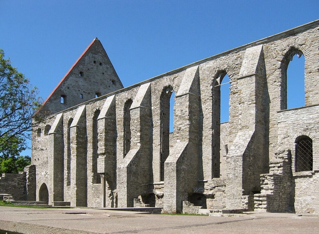 Las ruinas del convento brigidino de Pirita