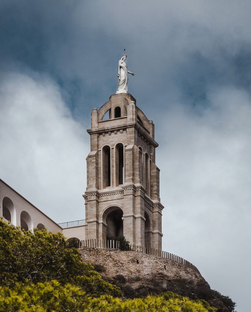 El santuario de Nuestra Señora de Santa Cruz, sobre Orán