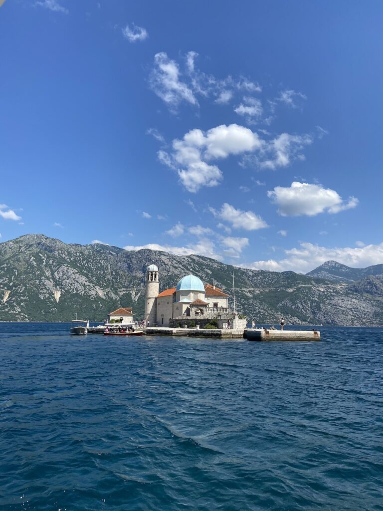 La isla-santuario de Gospa od Škrpjela