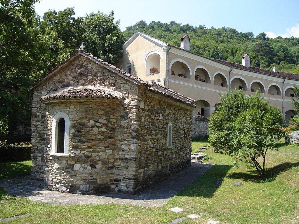La iglesia de mármol blanco de la Virgen