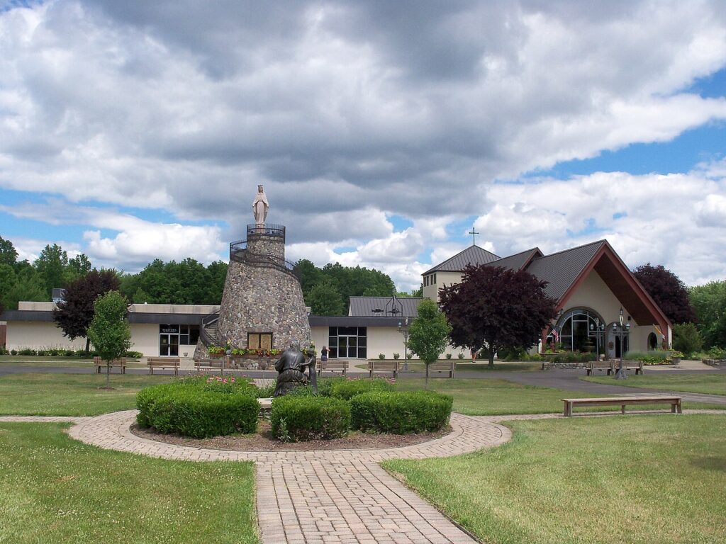 El Santuario de Nuestra Señora del Líbano de North Jackson (