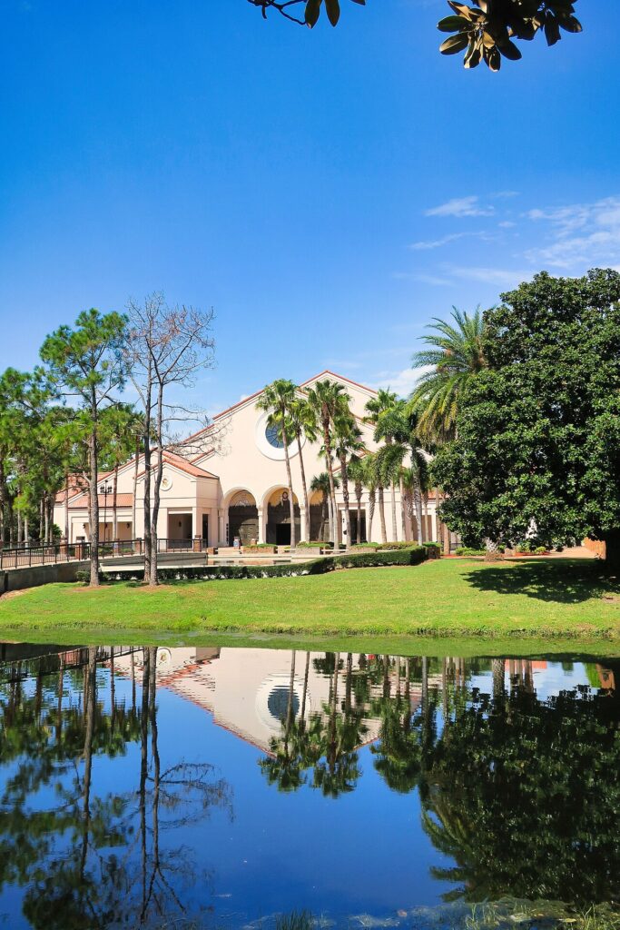 La Basílica de María Reina del Universo de Orlando (Florida)