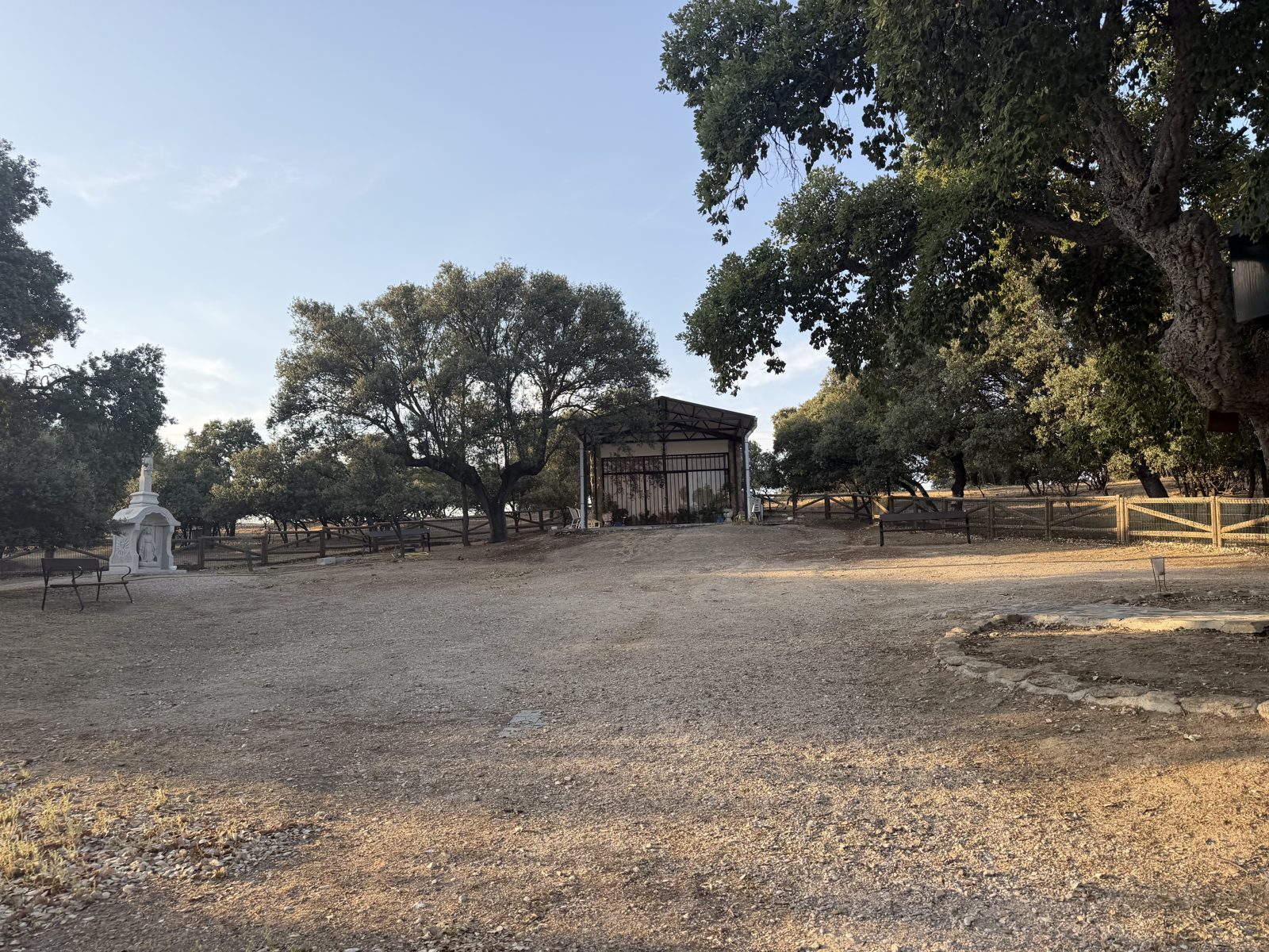 La explanada de oración de la finca La Milagrosa