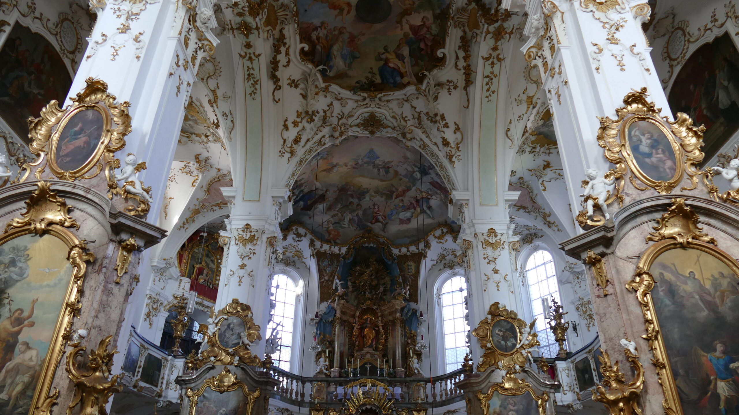 Interior de la iglesia de peregrinación del monasterio de Andechs, Baviera