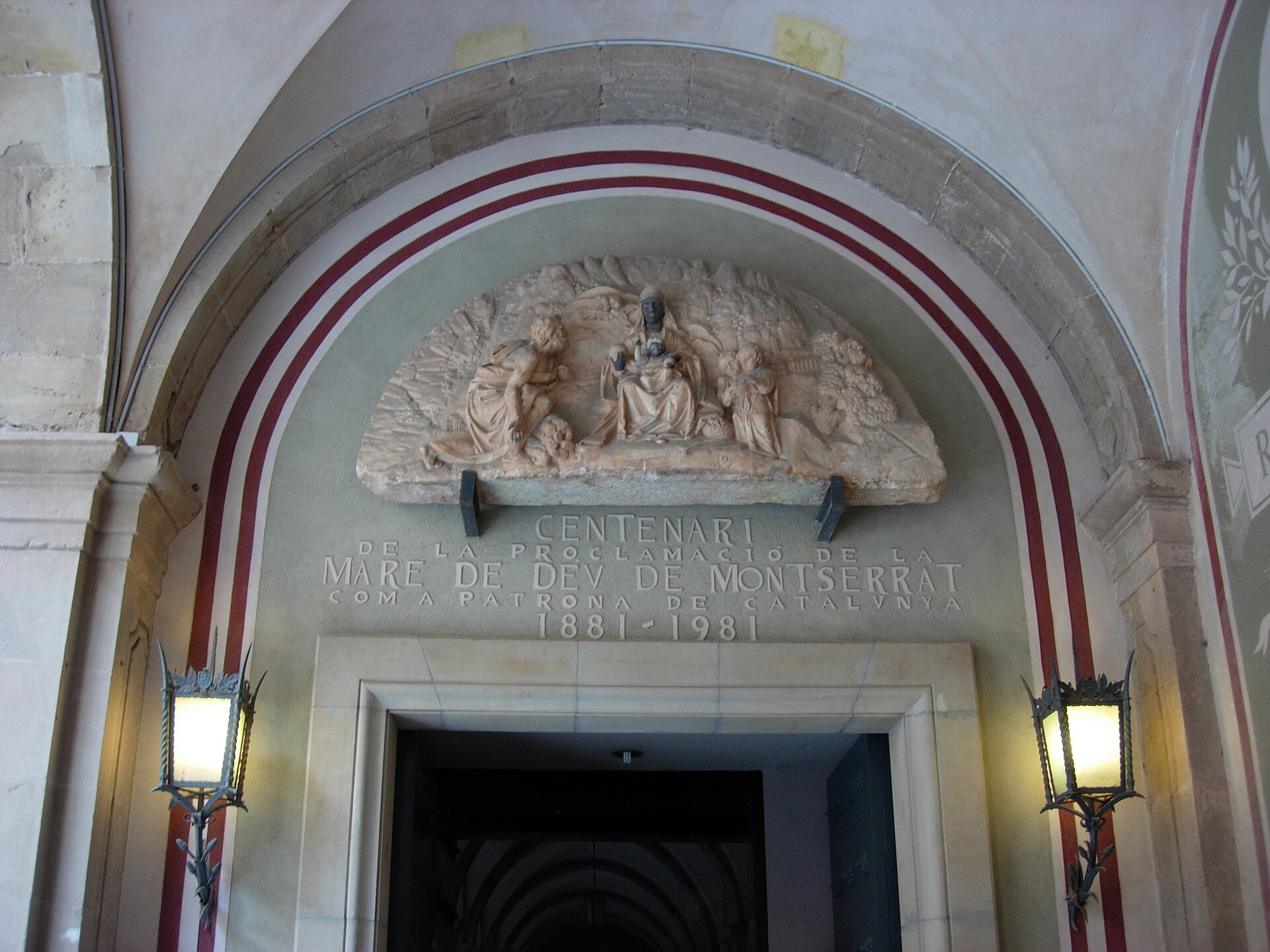Montserrat Czarna Madonna wejscie.JPG