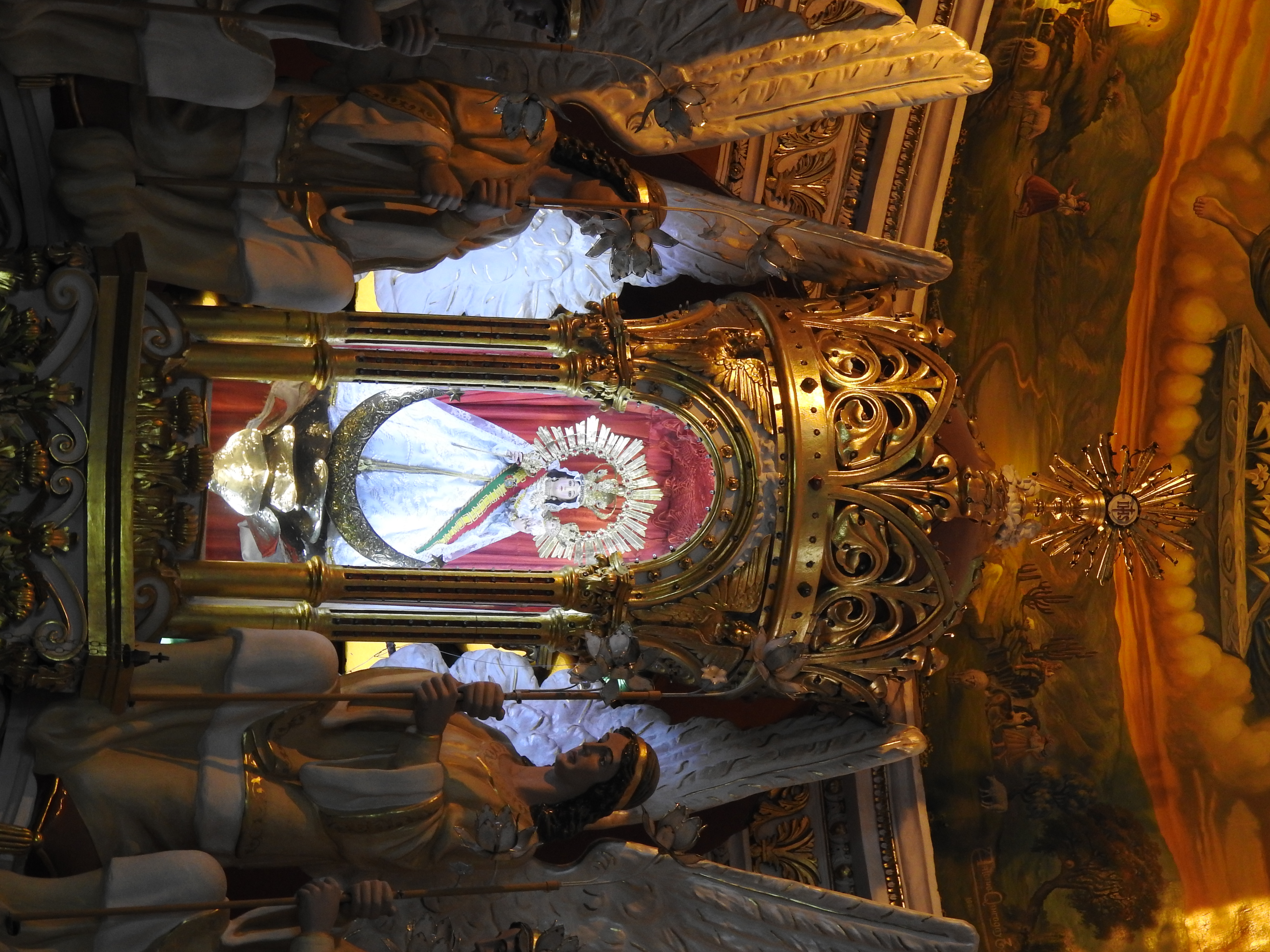 Fachada del templo de San Ildefonso de Quillacollo (Cochabamba, Bolivia), santuario de la Virgen de Urkupiña
