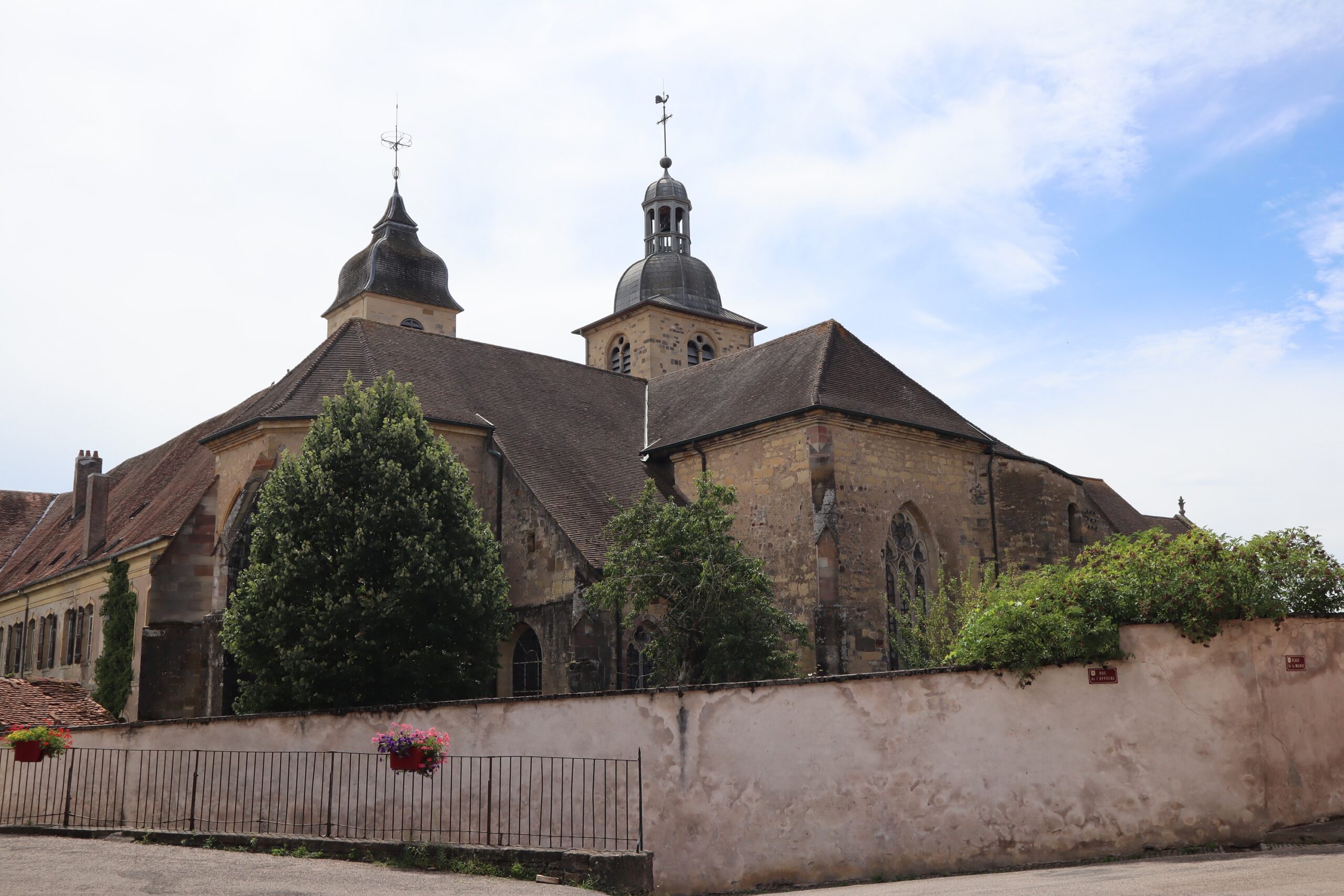 Basílica de Nuestra Señora la Blanca de Faverney, donde se conserva la Santa Hostia