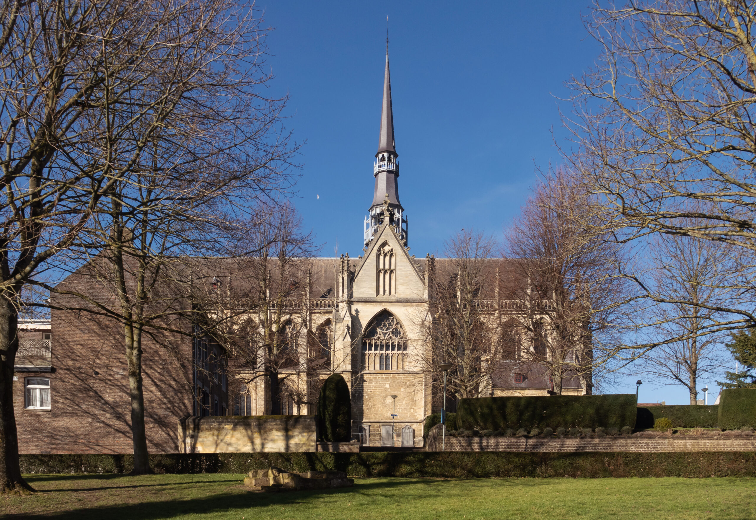 Exterior de la basílica del Santísimo Sacramento de Meerssen, Países Bajos