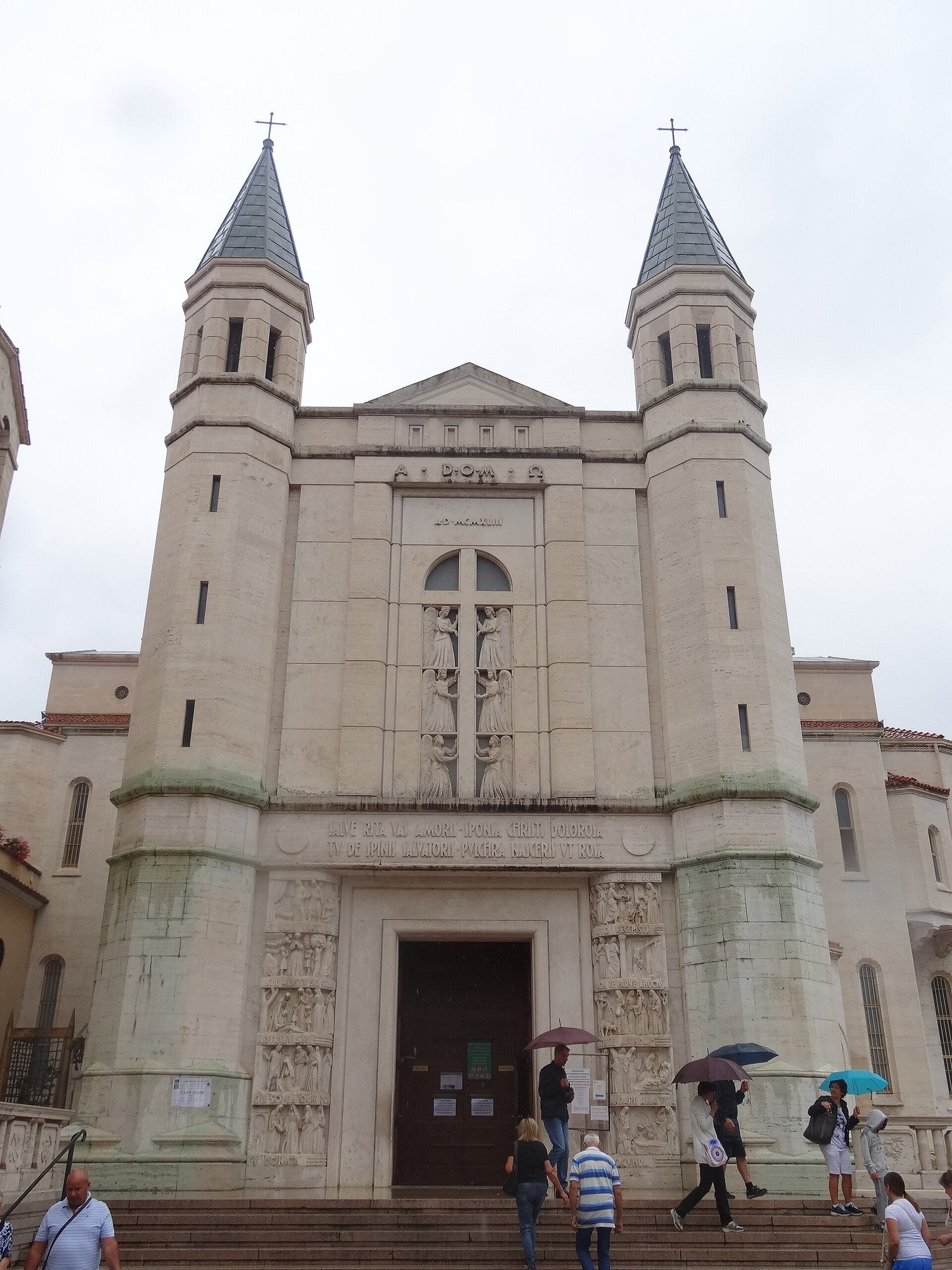 Fachada de la basílica de Santa Rita de Cascia, donde se conserva el relicario eucarístico
