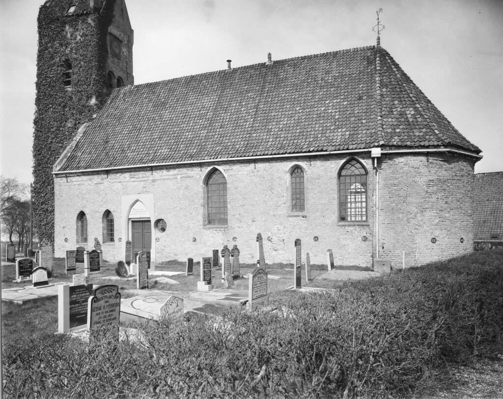 Iglesia histórica de Schraard vista desde el noroeste