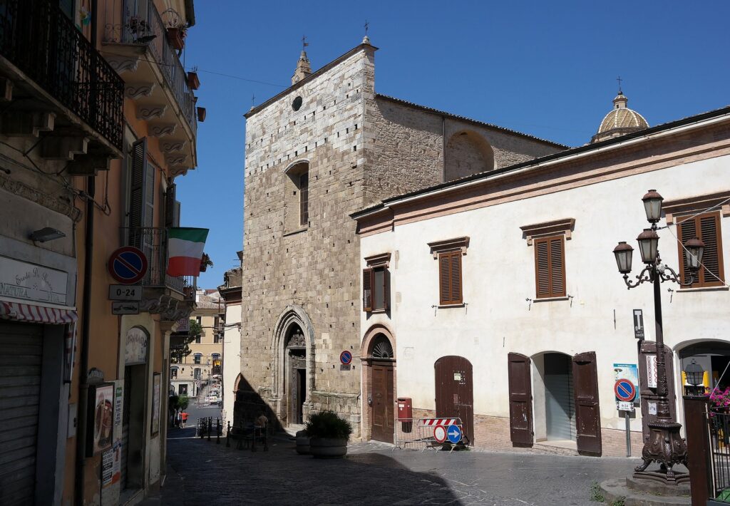Fachada de la iglesia de San Francisco de Lanciano, santuario del llamado milagro eucarístico