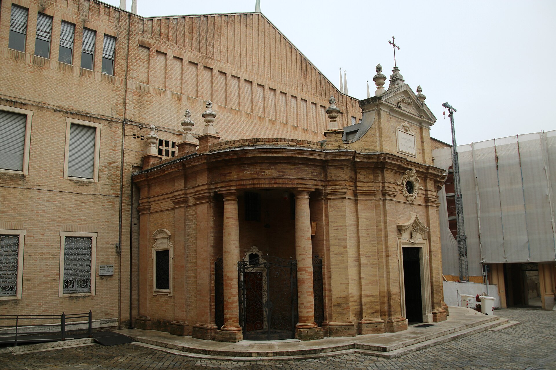 Exterior de la basílica de la Mater Misericordiae de Macerata, donde se conserva el corporal eucarístico