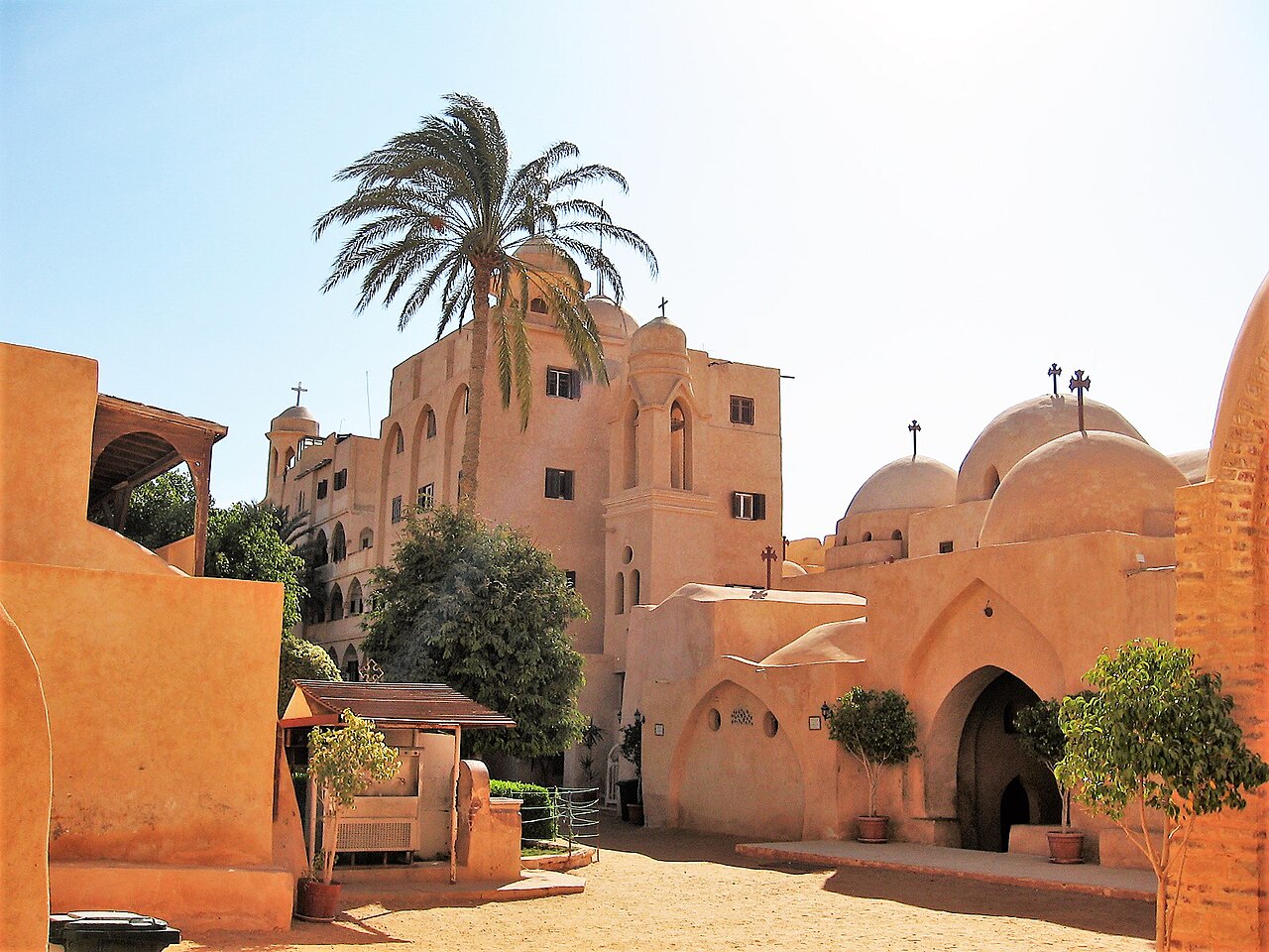 Recinto del monasterio de Deir al-Surian en Wadi el-Natrun, antigua región de Scete