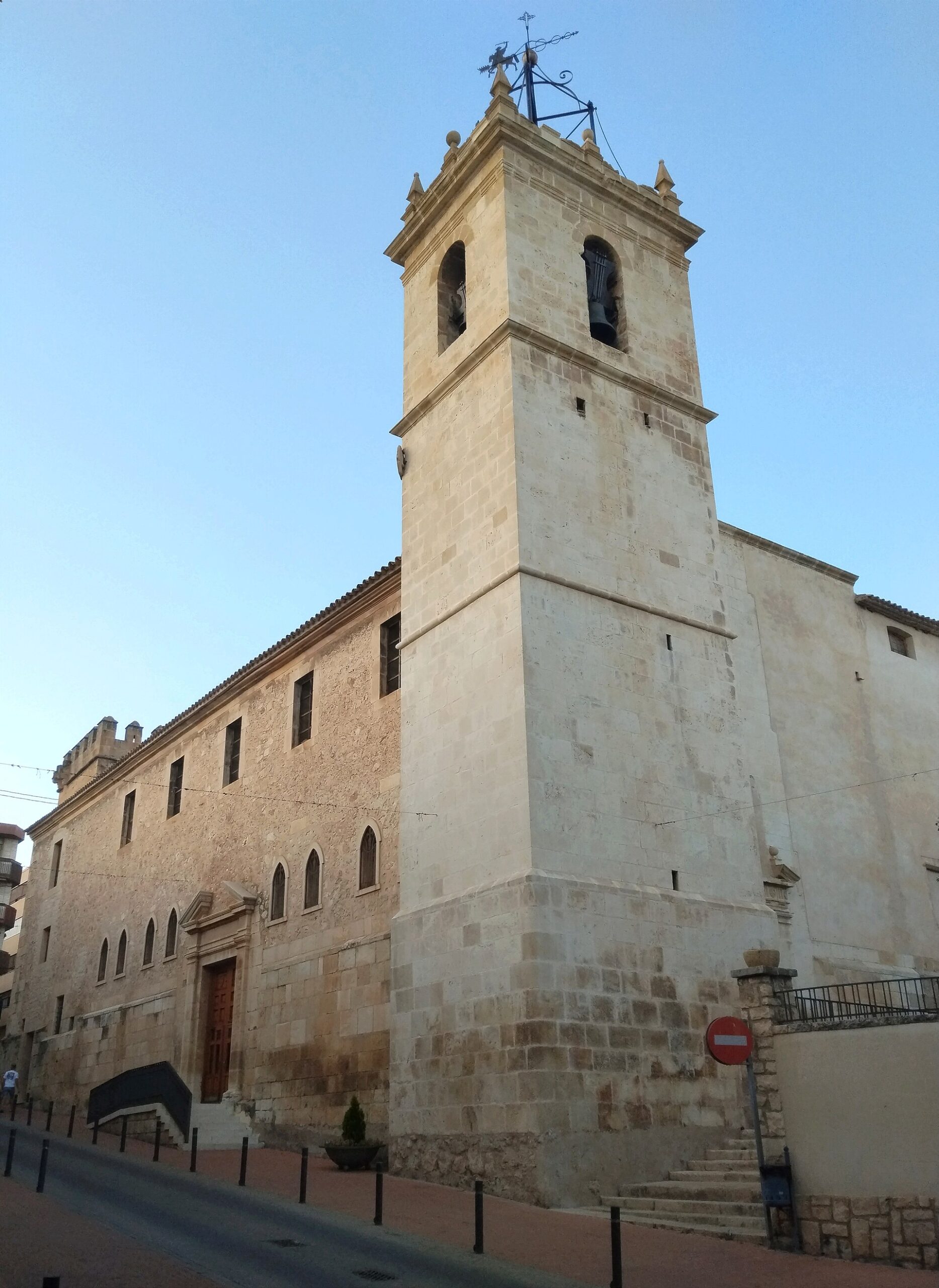 Iglesia parroquial de Santiago Apóstol de Onil, vinculada al milagro eucarístico de 1824