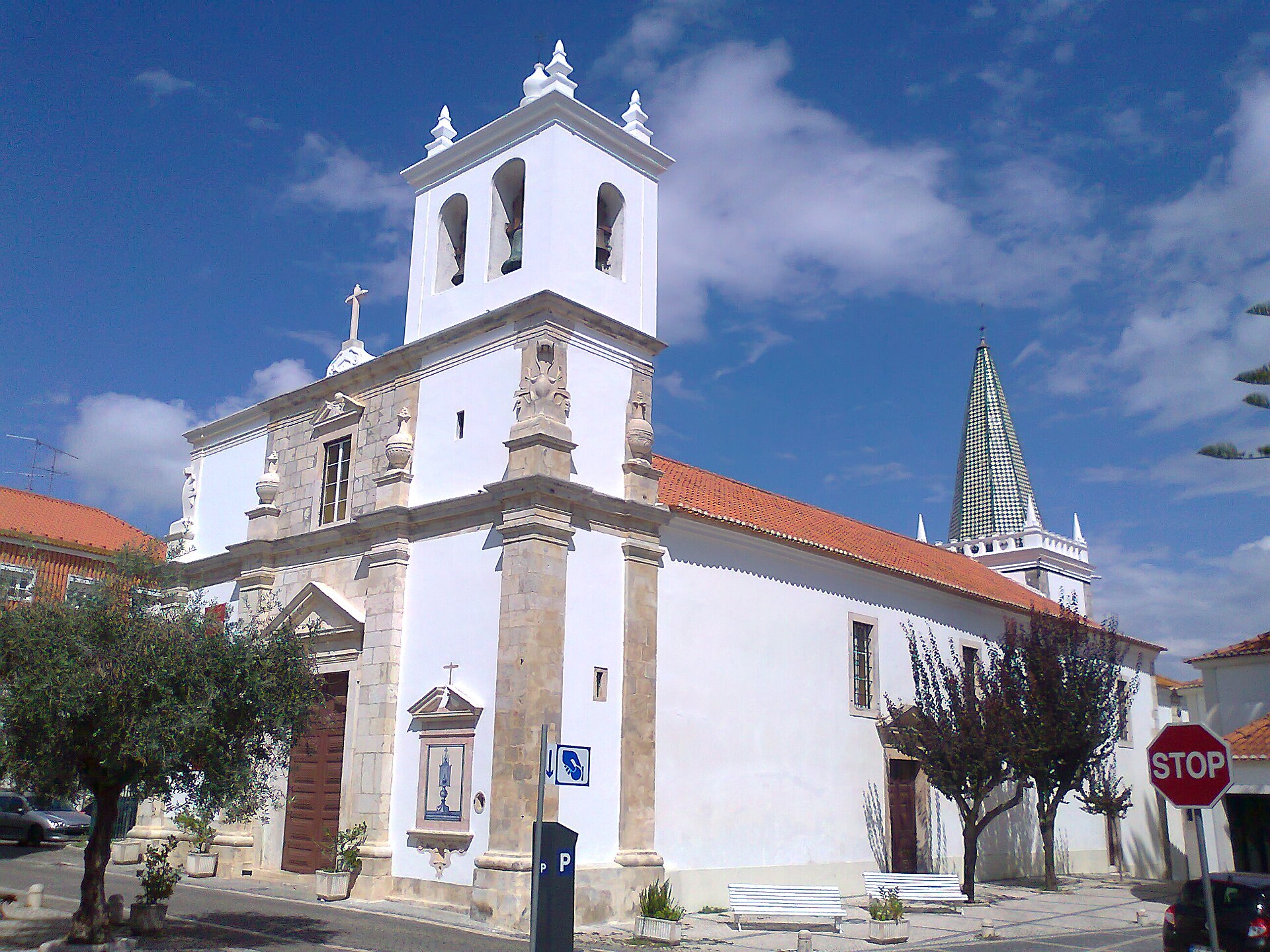 Exterior del Santuario del Santísimo Milagro de Santarém, antigua iglesia de San Esteban
