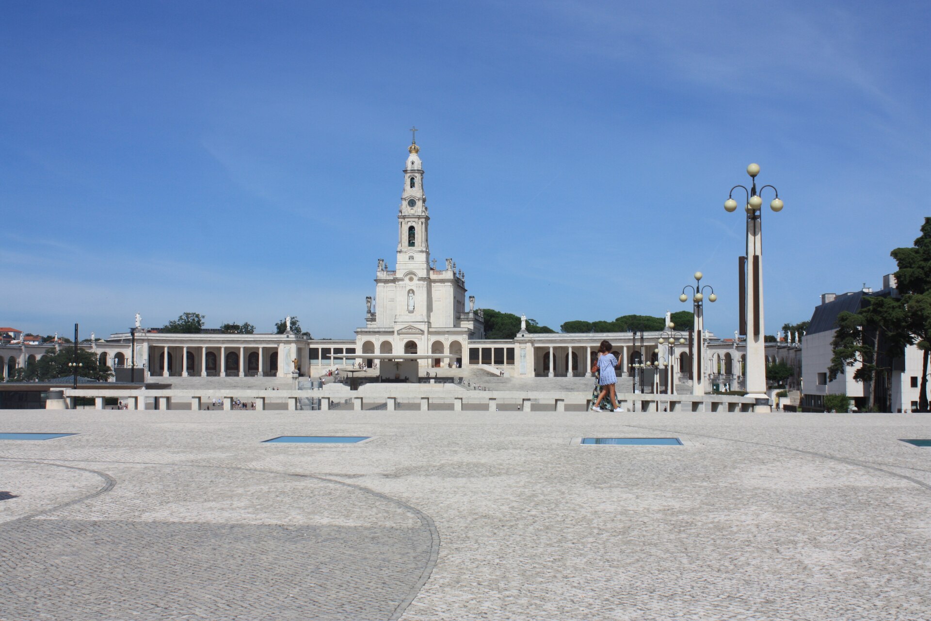 la Basílica de Nuestra Señora del Rosario; o los sepulcros de los pastorcillos